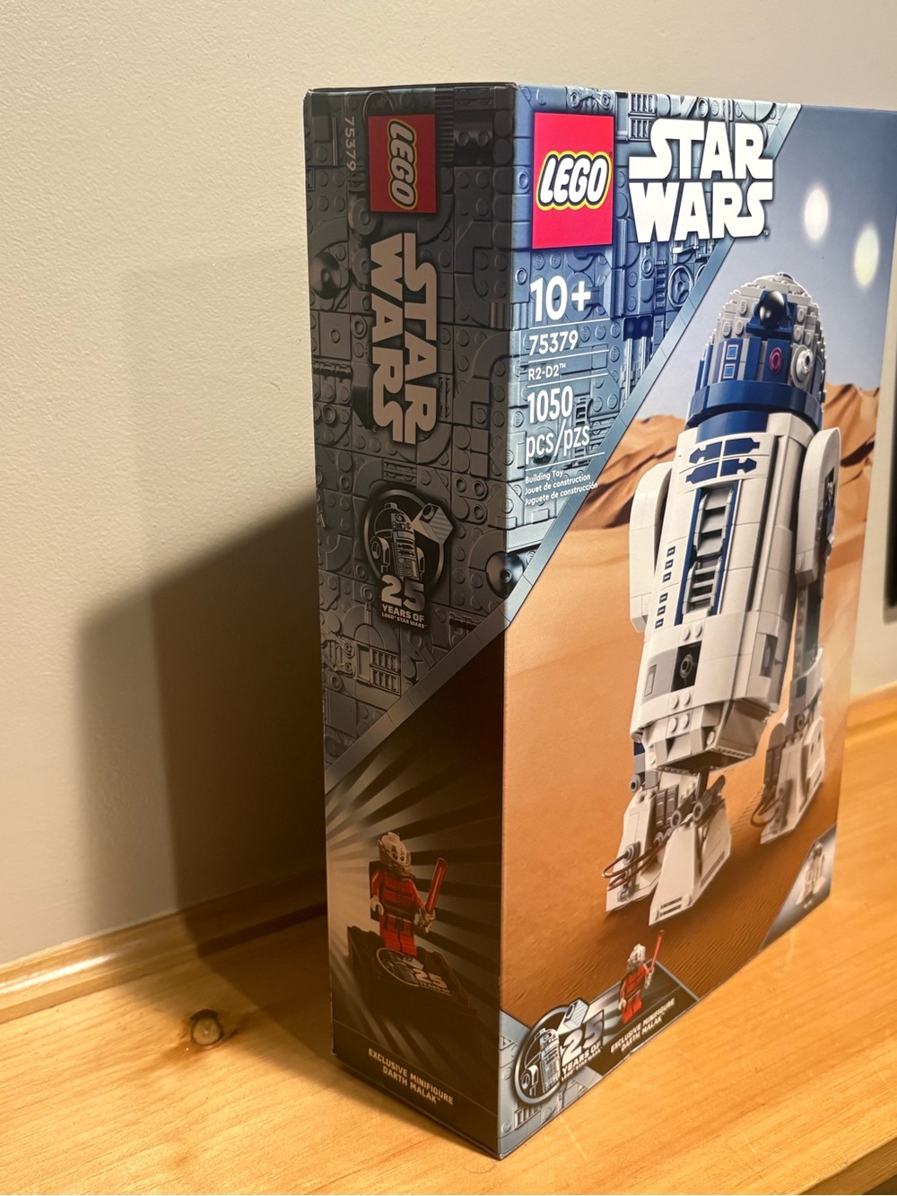 LEGO Star Wars R2-D2 75379 - Picture 2 of 7